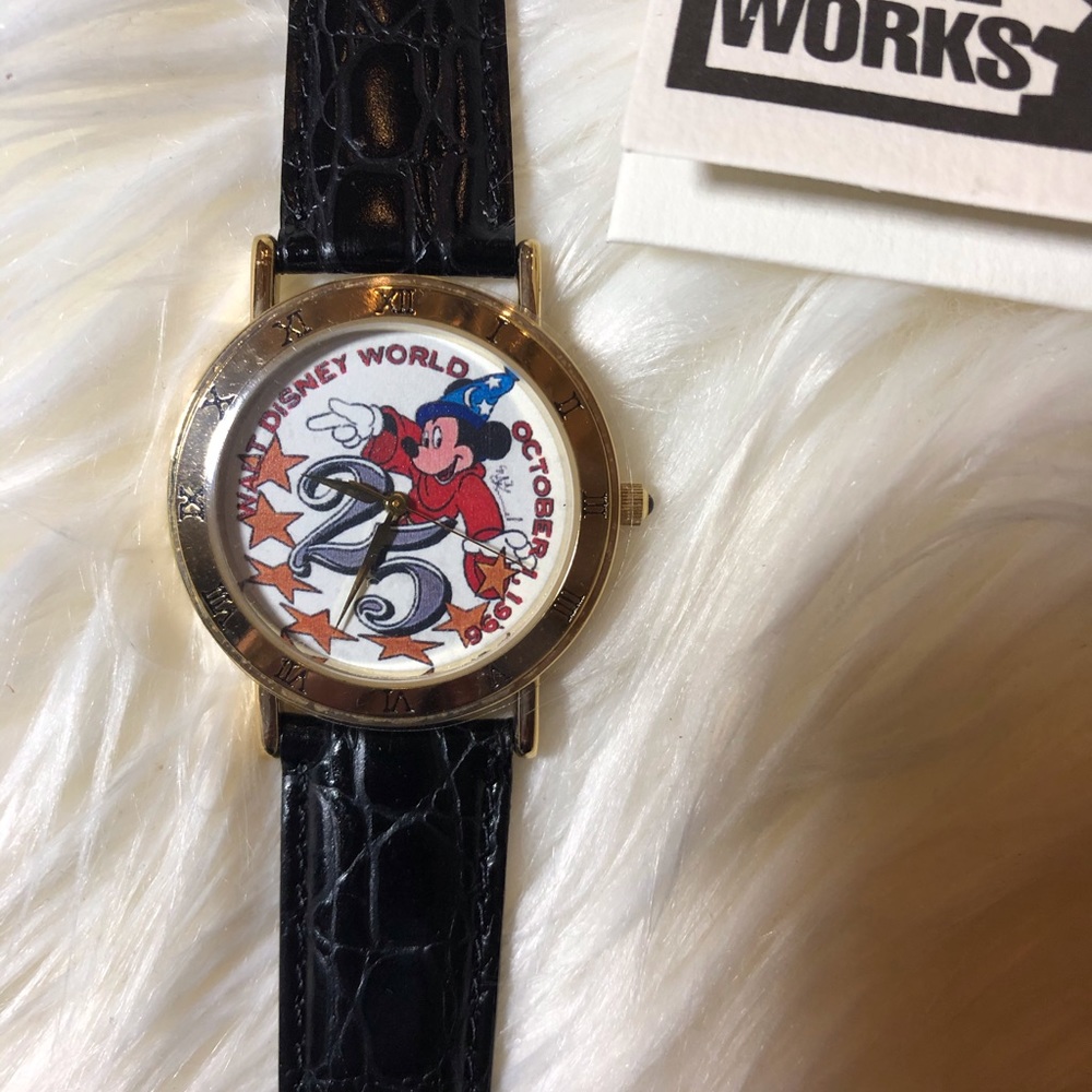 NWOT WALT DISNEY WORLD 25TH WATCH